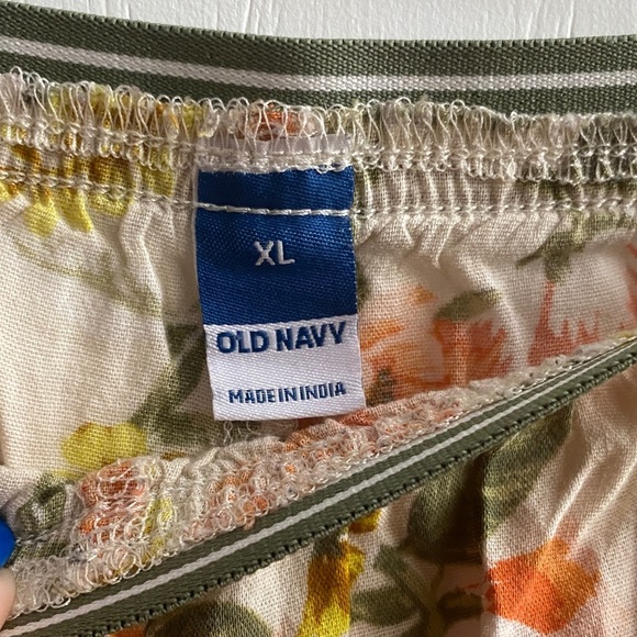 Old Navy Floral Women Shorts - Orange and Yellow - Picture 3 of 5
